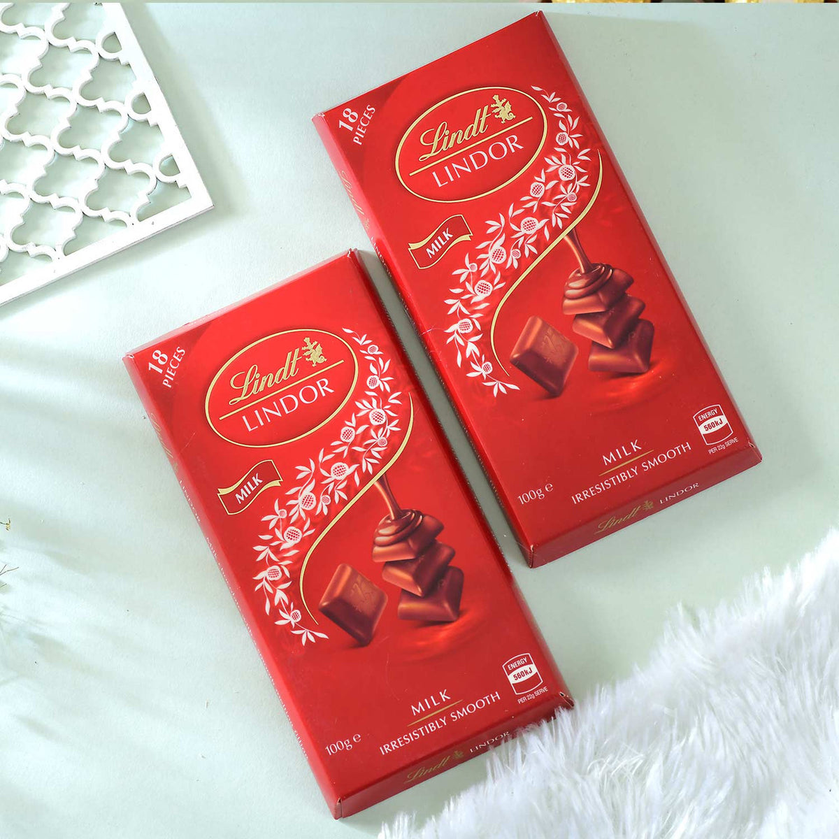 Hamsa Rakhi With Lindt Chocolates